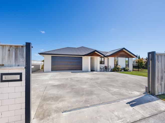 147 Pharazyn Street, Feilding