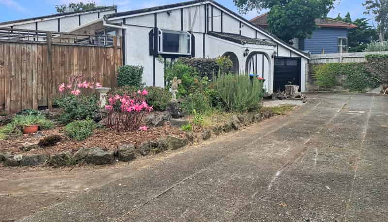 86 Commissariat Road, Mount Wellington