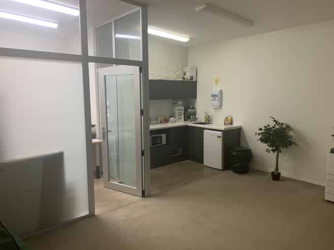 Well presented office and parking in Ngauranga