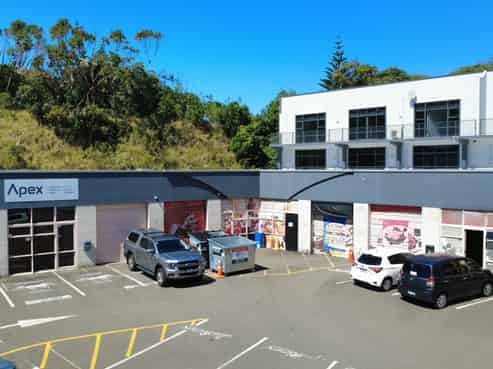 Well presented office and parking in Ngauranga