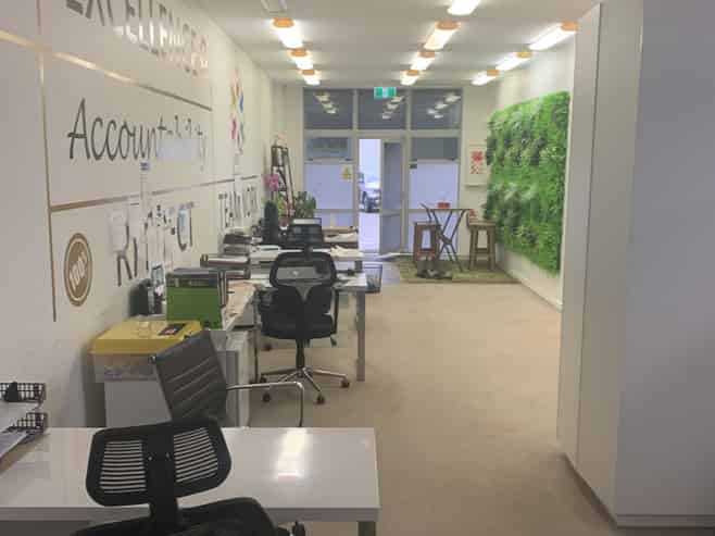 Well presented office and parking in Ngauranga