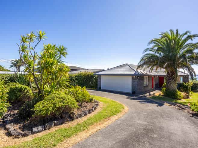 1342 Whangaparaoa Road, Army Bay
