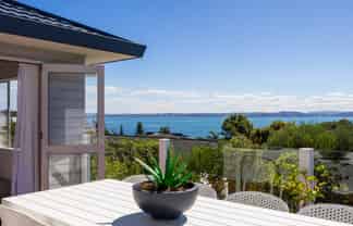 1342 Whangaparaoa Road, Army Bay