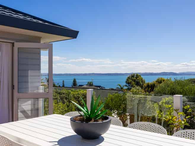 1342 Whangaparaoa Road, Army Bay