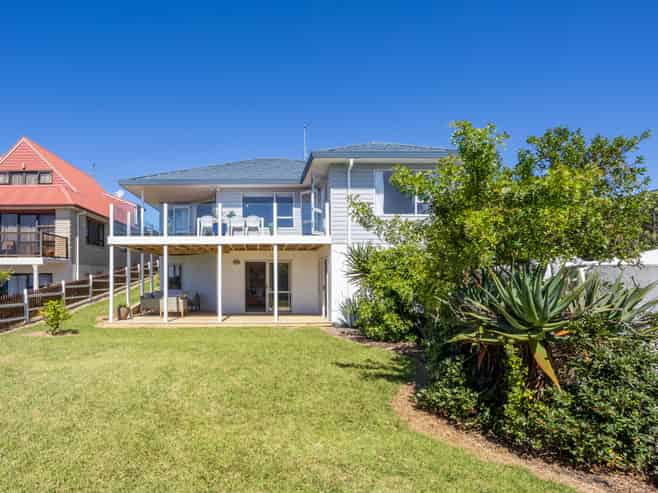 1342 Whangaparaoa Road, Army Bay