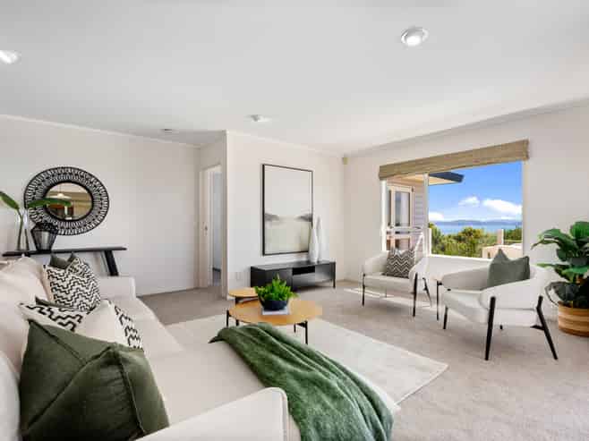 1342 Whangaparaoa Road, Army Bay