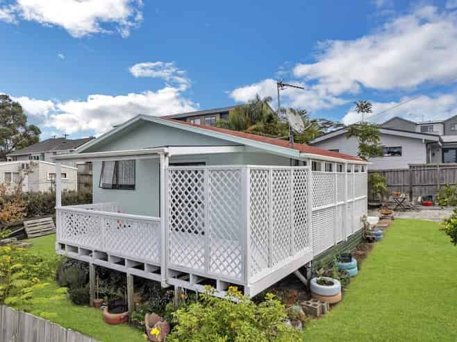 2/13 Lancaster Road, Beach Haven