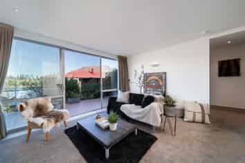 2/23 Adelaide Street, Queenstown Central