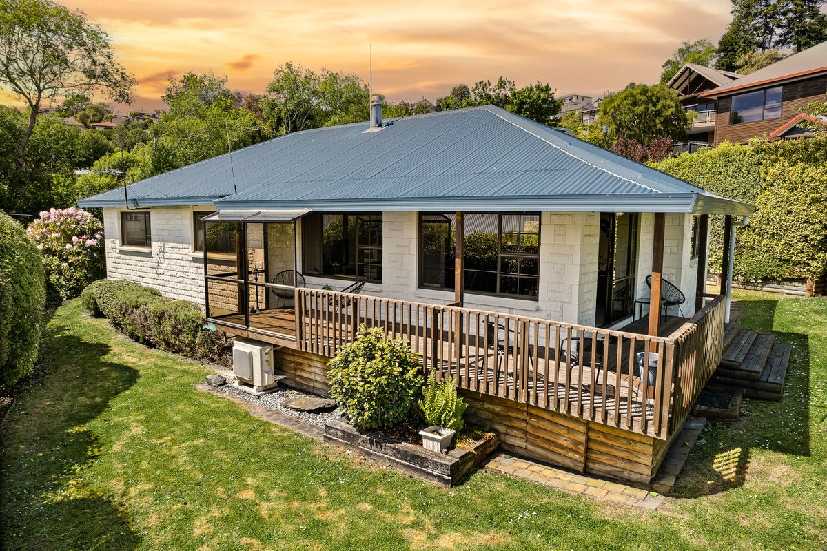 Private and Spacious Family Home, Kenmure