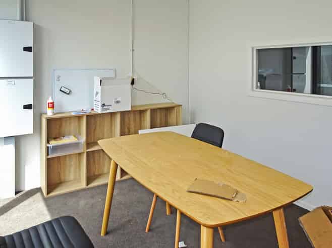 Compact Te Rapa Warehouse with Office