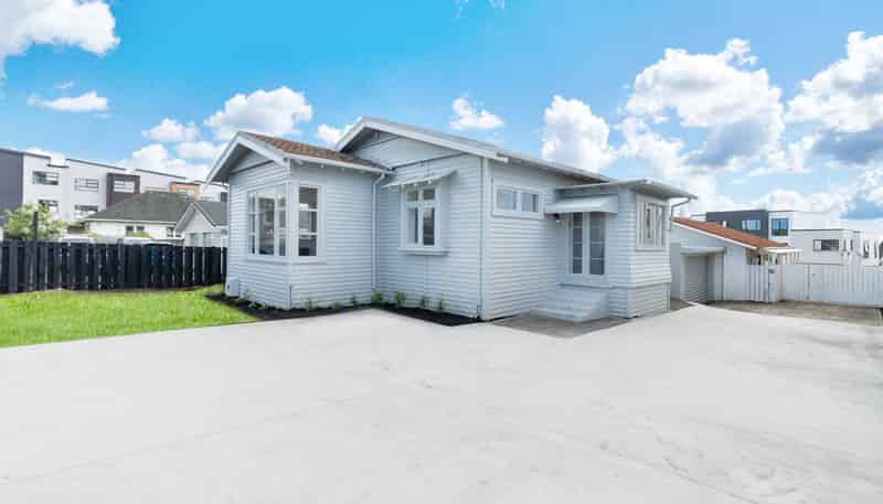 3147 Great North Road, New Lynn