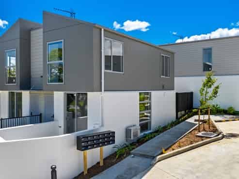 8/25 Tranent Road, Mangere