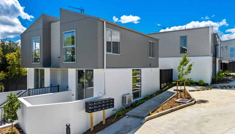 8/25 Tranent Road, Mangere