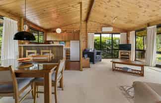 64 Utuhina Road, Springfield