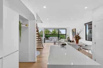 17/37 St Vincent Avenue, Remuera