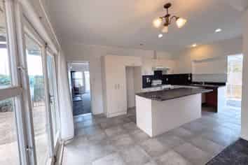 2/239 Pakuranga Road, Pakuranga