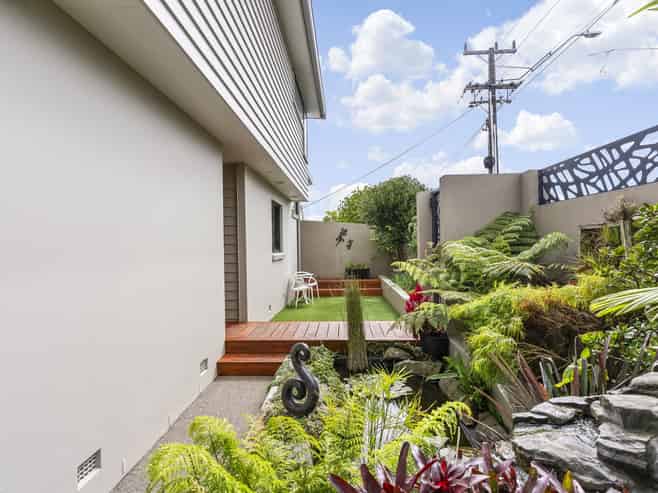 99 Exmouth Road, Northcote