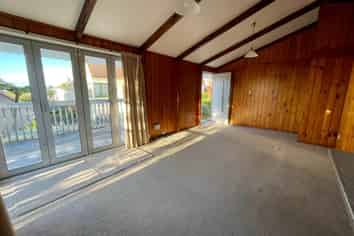 2A Aberdeen Road, Castor Bay