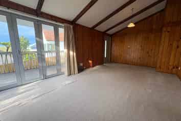 2A Aberdeen Road, Castor Bay