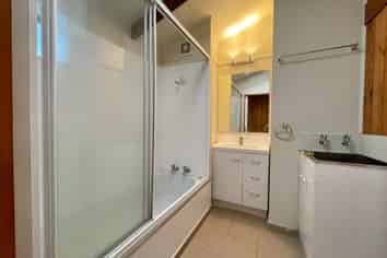 2A Aberdeen Road, Castor Bay