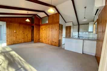 2A Aberdeen Road, Castor Bay