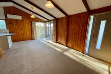 2A Aberdeen Road, Castor Bay