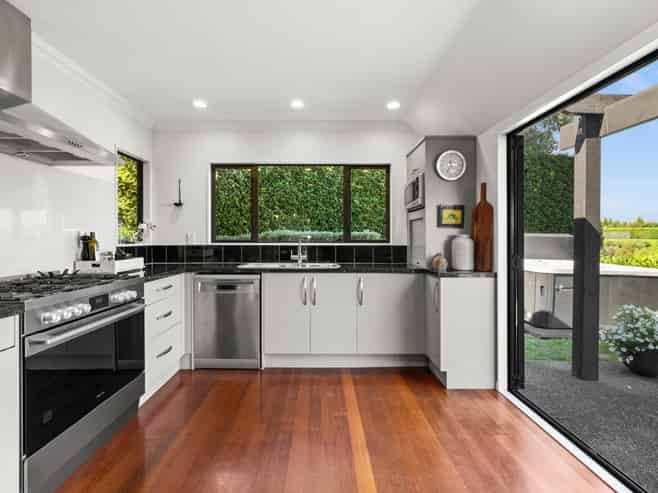 65 Hikanui Drive, Havelock North