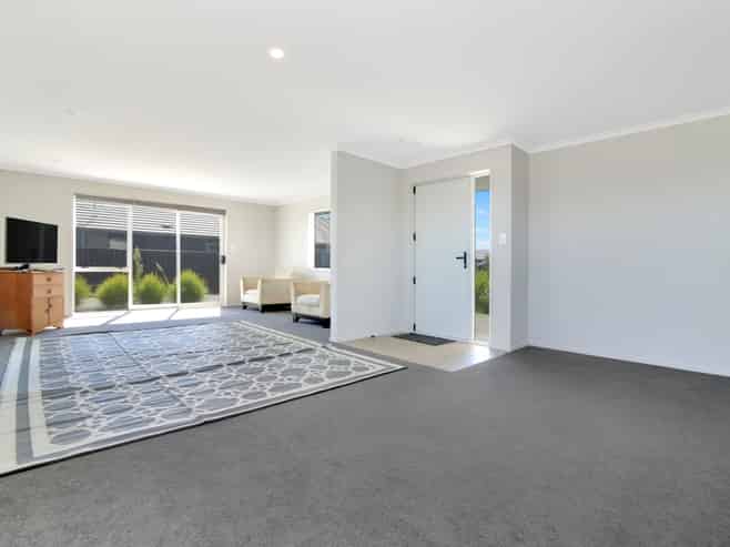 16 Empire Crescent, Papamoa