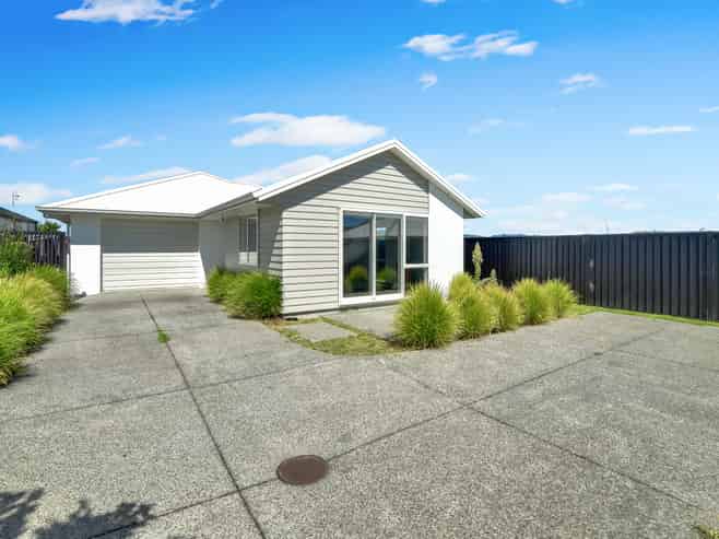 16 Empire Crescent, Papamoa