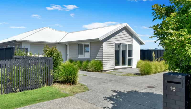 16 Empire Crescent, Papamoa