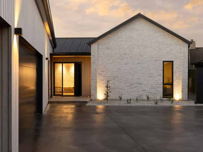 18 Winslow Court, Huntington