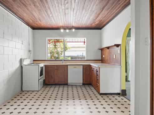 16 Knighton Road, Hillcrest