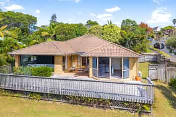 2 Greenleaf Way, Northcross