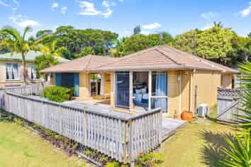 2 Greenleaf Way, Northcross