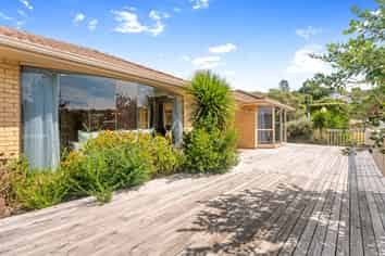 2 Greenleaf Way, Northcross