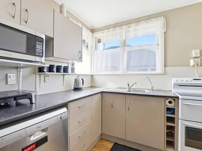 111 Carlton Avenue, Tawhero