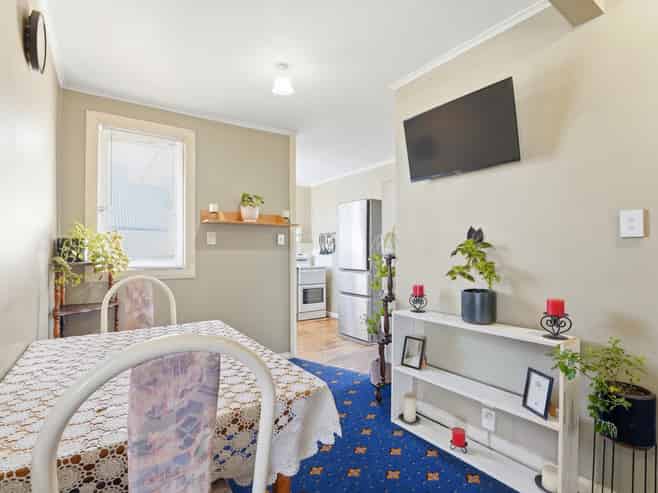 111 Carlton Avenue, Tawhero