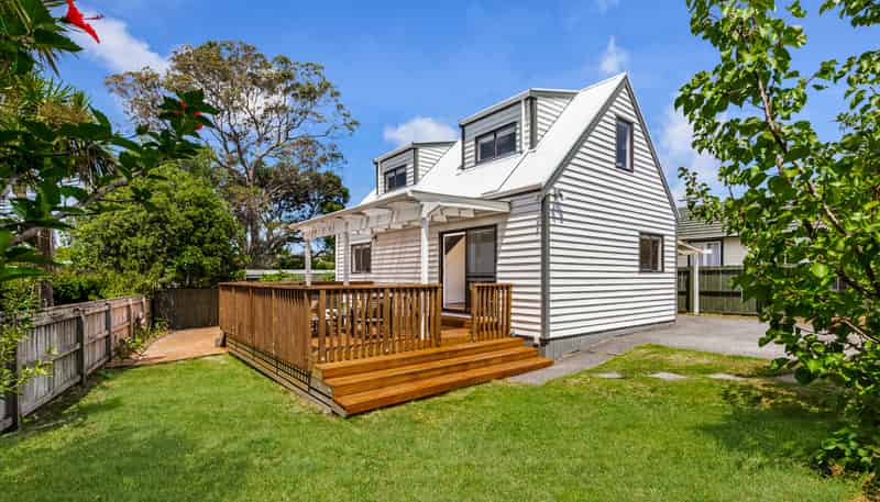 2/12 Neil Avenue, Te Atatu Peninsula