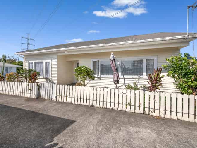 3B Fulton Crescent, Otara