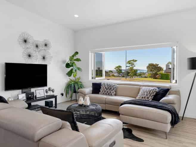 1 Liberty Crescent, Beachlands