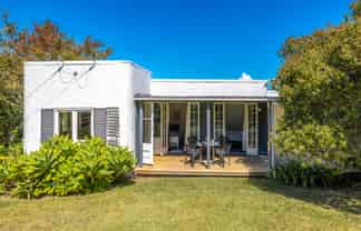 152 Ocean View Road, Oneroa