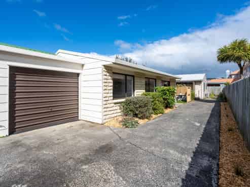 8B Grove Street, SAINT KILDA