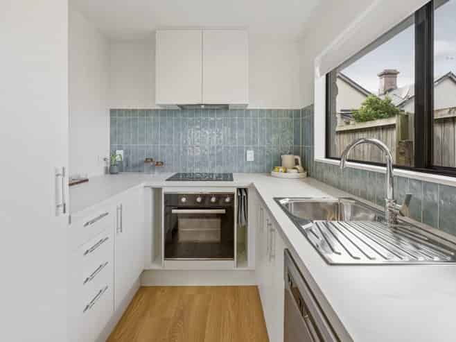 8B Grove Street, SAINT KILDA