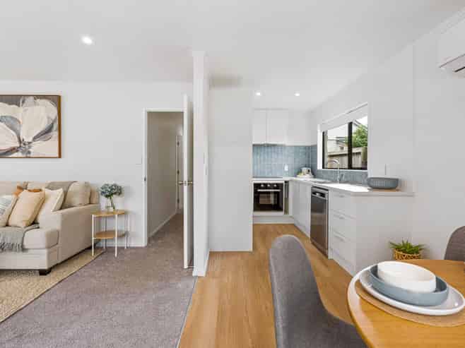 8B Grove Street, SAINT KILDA