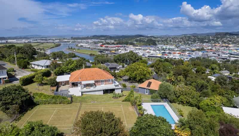 13 Punga Grove Avenue, Riverside