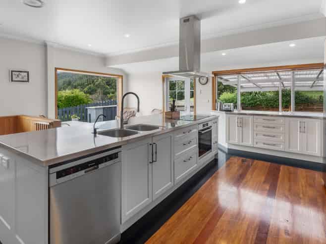 13 Punga Grove Avenue, Riverside