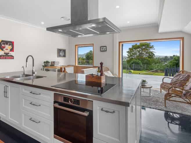 13 Punga Grove Avenue, Riverside