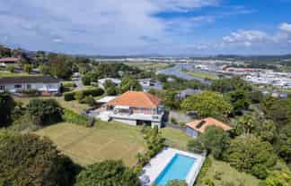 13 Punga Grove Avenue, Riverside