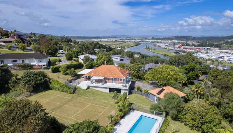 13 Punga Grove Avenue, Riverside