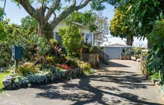 35 Woodford Avenue, Brookfield